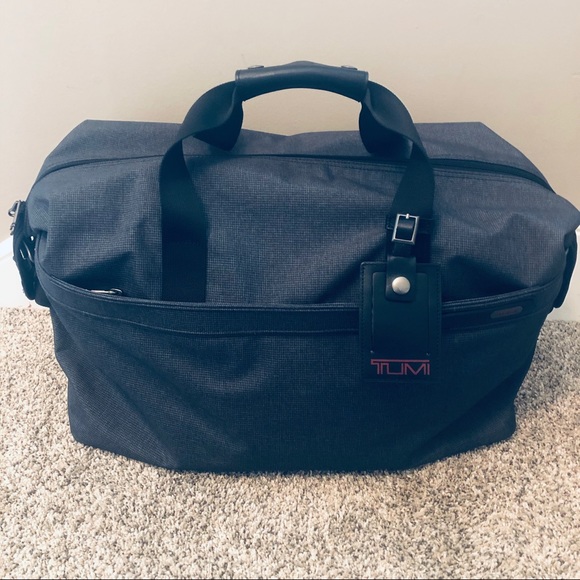 tumi weekender